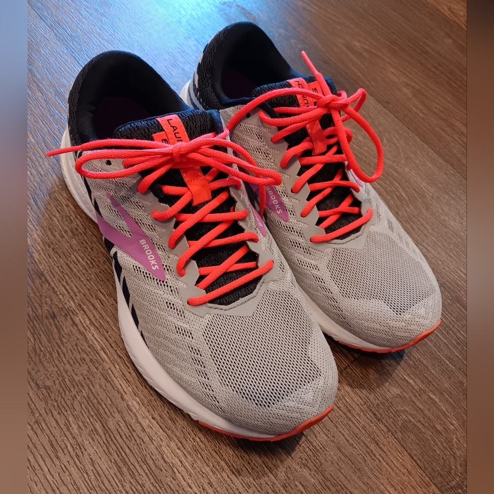 Brooks Launch 6 Running Shoes with Pink Accent and Neon Coral Laces Sz 9